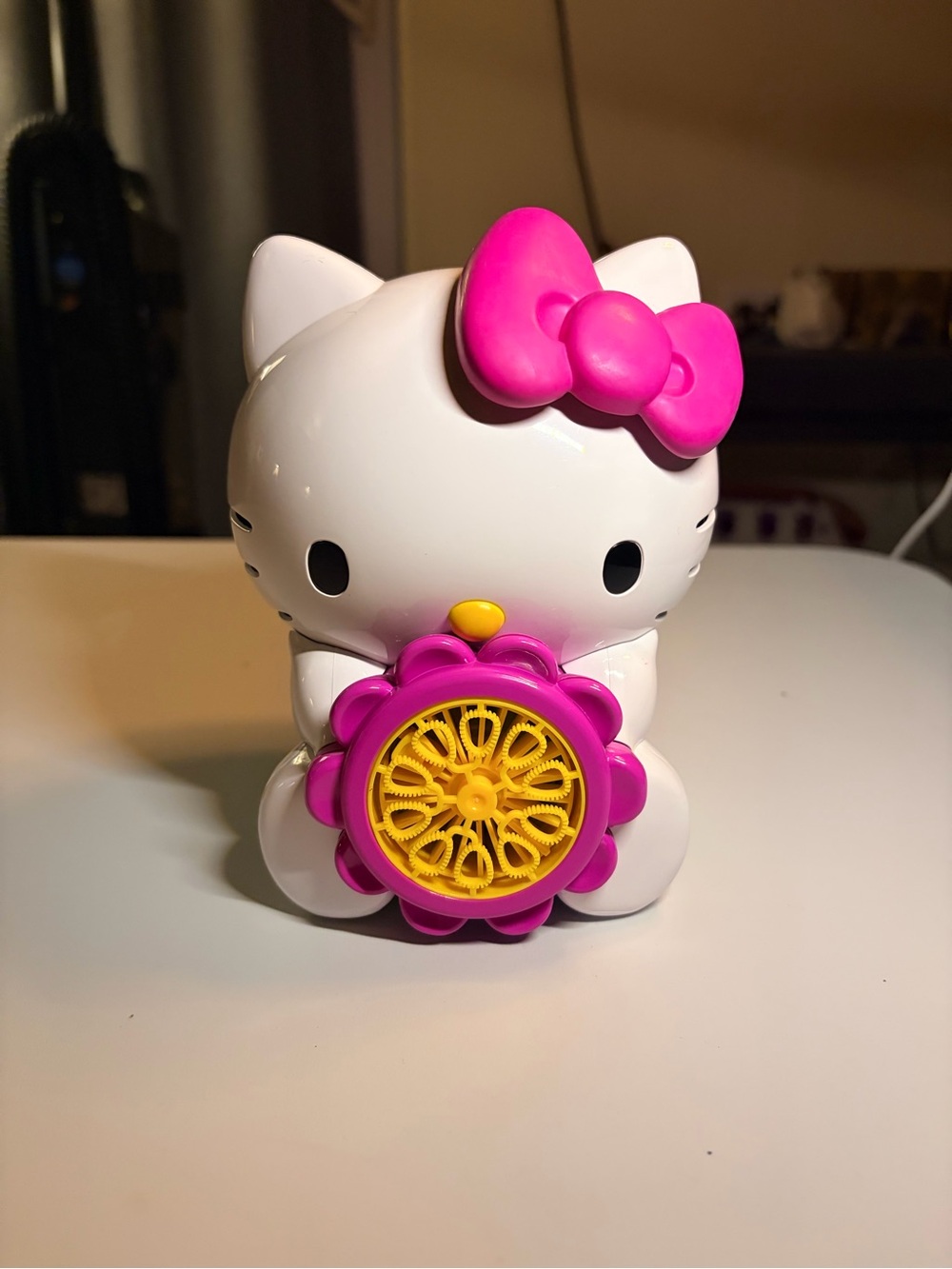 Hello Kitty White Figure with Pink Bow and Yellow Flower Spinner